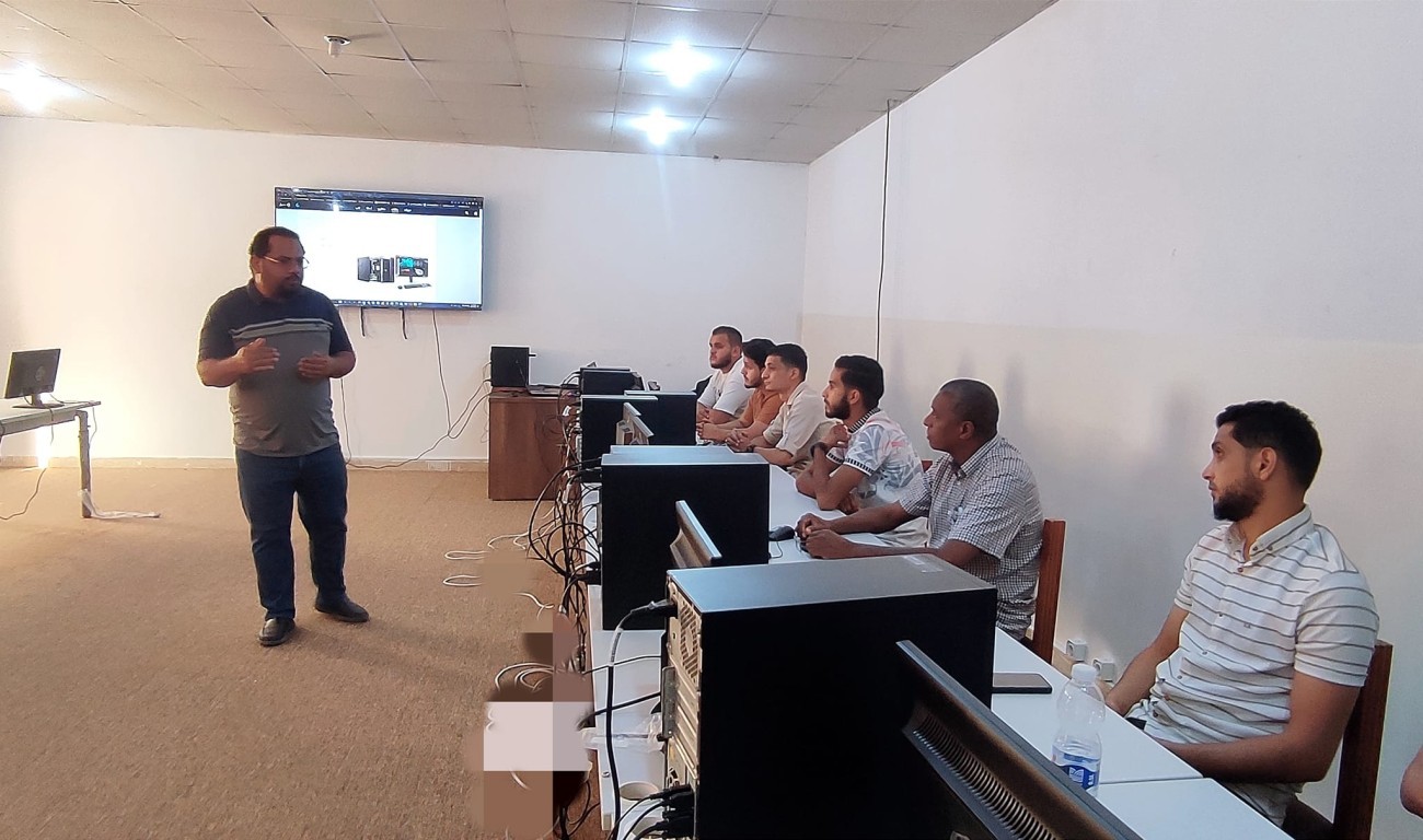 Training workshop on computer skills and applications at the Faculty of Engineering in Sabratha for employees of municipal councils and the university.