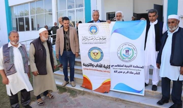 كلية الآداب والتربية تنظم زيارة إنسانية لدعم مرضى الأورام والكلى