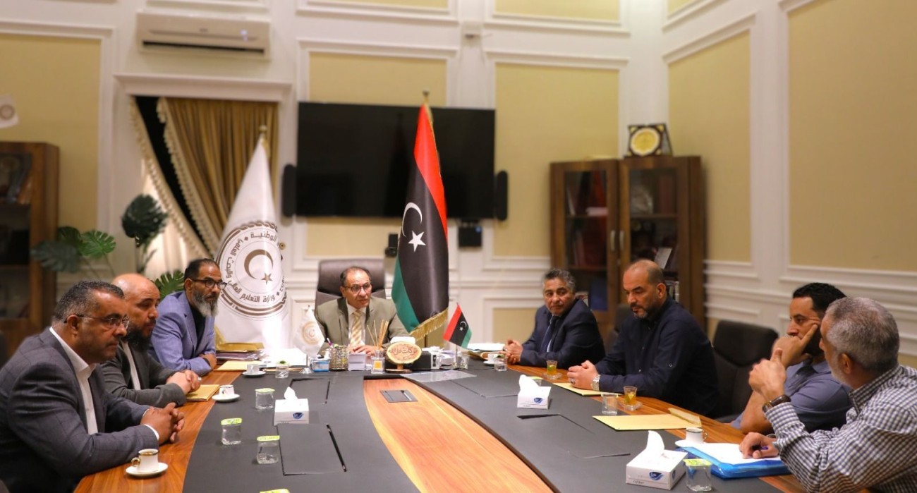 معالي الوزير يناقش ملف الإفراجات المالية مع ممثلي جامعتي صبراتة والمرقب