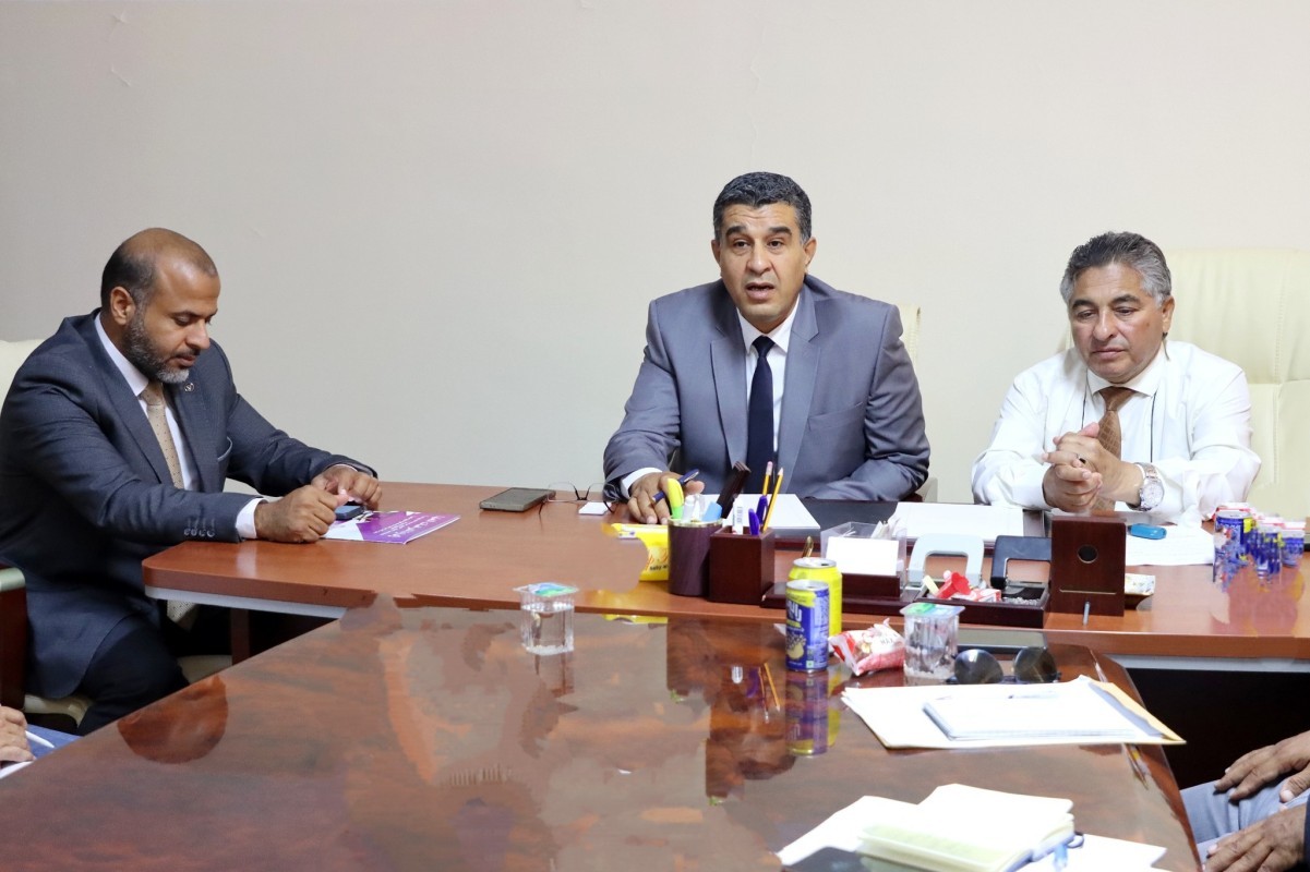 رئيس جامعة صبراتة يبحث مع مدير إدارة الدراسات العليا بالوزارة خطة تطوير برامج الدراسات العليا